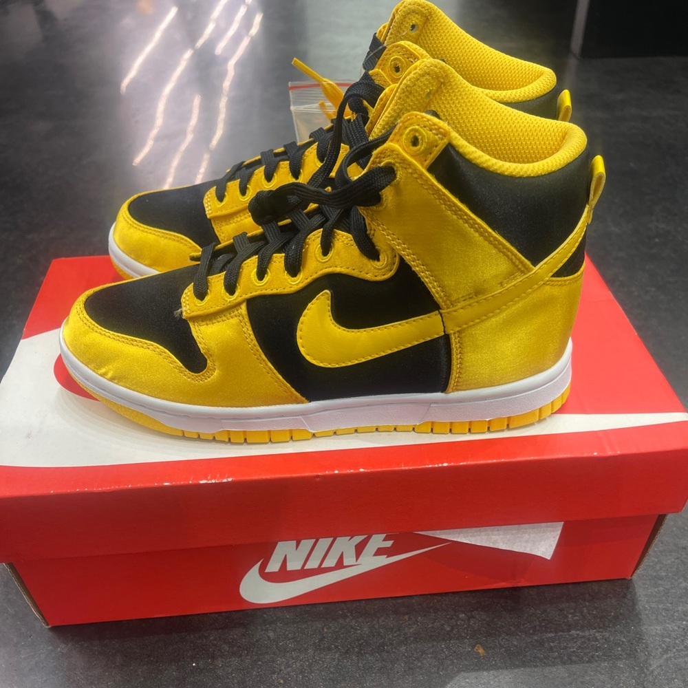 Women dunk